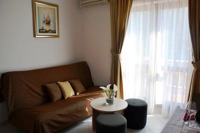 Sea View Stone Villa with Heated Swimming Pool, Jacuzzi, and Summer Kitchen; near Dubrovnik