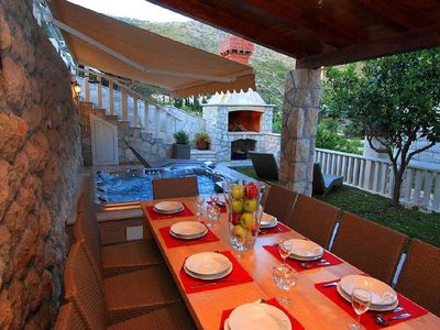 Sea View Stone Villa with Heated Swimming Pool, Jacuzzi, and Summer Kitchen; near Dubrovnik