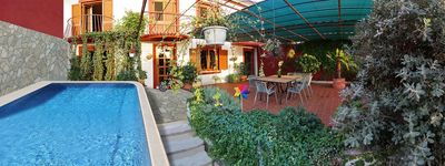 Charming Holiday House with Infinity Pool in Mlini near Dubrovnik