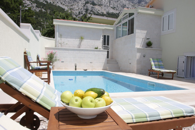 Attractive Holiday Villa with Pool in Baska Voda near Makarska