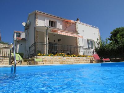  Delightful Holiday House with Pool in Maslinica, Island Solta