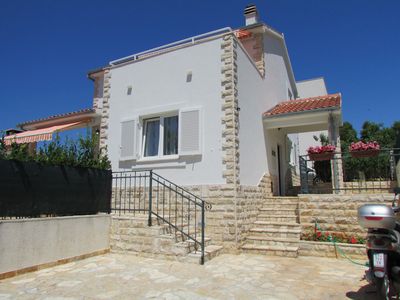  Delightful Holiday House with Pool in Maslinica, Island Solta