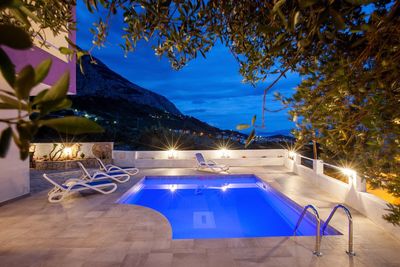 Lovely Holiday Villa with Pool Right Above Makarska