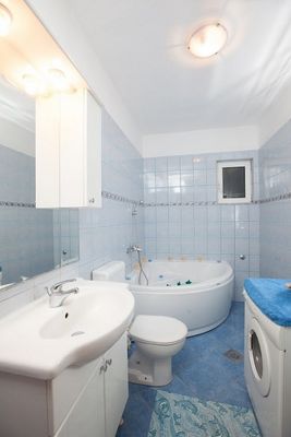 Lovely Holiday Villa with Pool Right Above Makarska