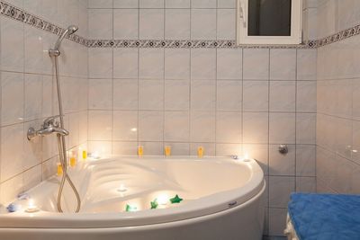 Lovely Holiday Villa with Pool Right Above Makarska