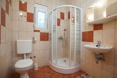 Lovely Holiday Villa with Pool Right Above Makarska