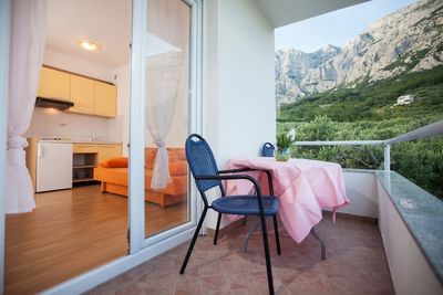 Lovely Holiday Villa with Pool Right Above Makarska