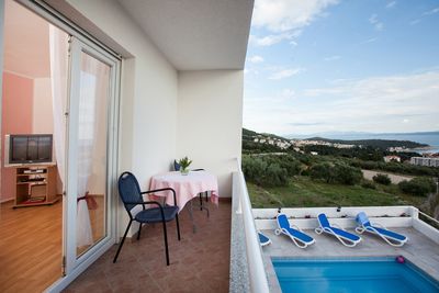 Lovely Holiday Villa with Pool Right Above Makarska