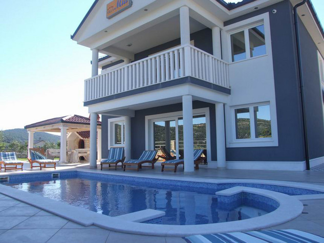Villa with sea view and pool in Marina