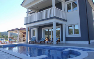 Villa with sea view and pool in Marina