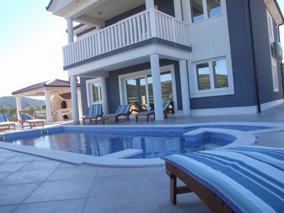 Villa with sea view and pool in Marina