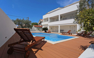 Gorgeous Spacious Villa with Pool and Gym in Zadar