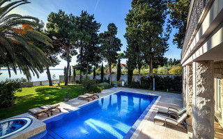 Exclusive Beachfront Villa in Split