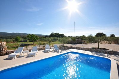 Holiday house with pool for 6 persons in Pucisca, on island Brac