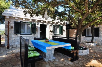 Holiday house with pool for 6 persons in Pucisca, on island Brac