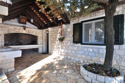 Holiday house with pool for 6 persons in Pucisca, on island Brac