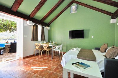 Holiday house with pool for 6 persons in Pucisca, on island Brac