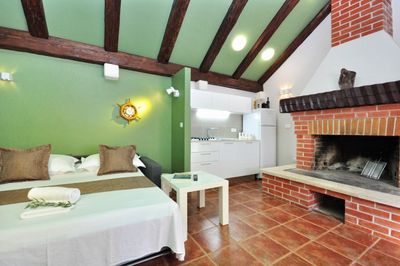 Holiday house with pool for 6 persons in Pucisca, on island Brac