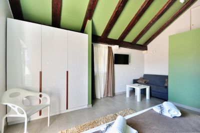 Holiday house with pool for 6 persons in Pucisca, on island Brac