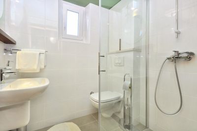 Holiday house with pool for 6 persons in Pucisca, on island Brac