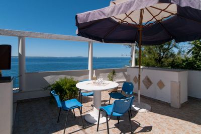 Lovely seafront holiday home with panoramic sea view near Split