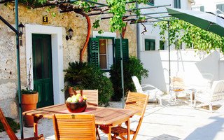  Island Brac Authentic Stone House with Pool in Bol