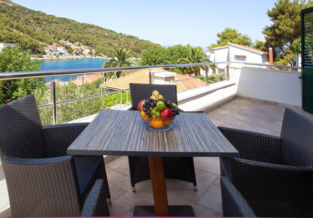 Lovely Seaview Holiday House with Outdoor Jacuzzi in Stomorska; Island Solta