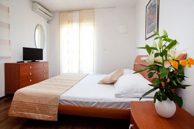 Lovely Seaview Holiday House with Outdoor Jacuzzi in Stomorska; Island Solta