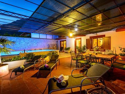 Charming Holiday House with Infinity Pool in Mlini near Dubrovnik