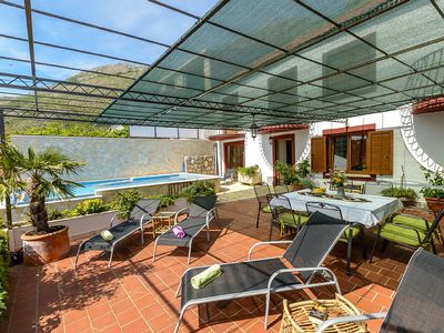 Charming Holiday House with Infinity Pool in Mlini near Dubrovnik
