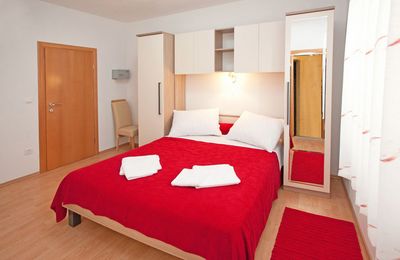 Delightful Holiday House with Pool in Mirca; Island Brac