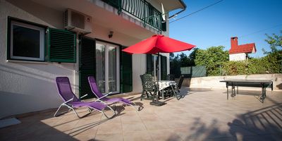 Large Holiday House with Pool and Outdoor Jacuzzi in Slatine near Trogir