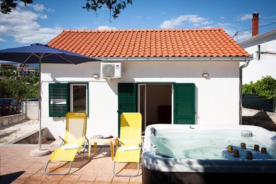 Large Holiday House with Pool and Outdoor Jacuzzi in Slatine near Trogir
