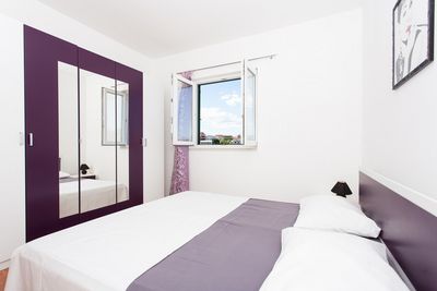 Large Holiday House with Pool and Outdoor Jacuzzi in Slatine near Trogir