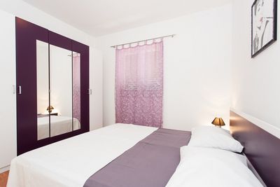 Large Holiday House with Pool and Outdoor Jacuzzi in Slatine near Trogir