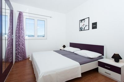 Large Holiday House with Pool and Outdoor Jacuzzi in Slatine near Trogir
