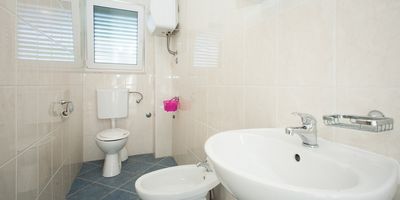 Large Holiday House with Pool and Outdoor Jacuzzi in Slatine near Trogir