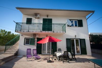 Large Holiday House with Pool and Outdoor Jacuzzi in Slatine near Trogir