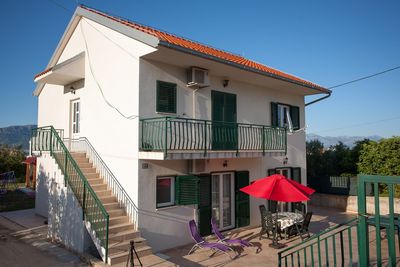 Large Holiday House with Pool and Outdoor Jacuzzi in Slatine near Trogir