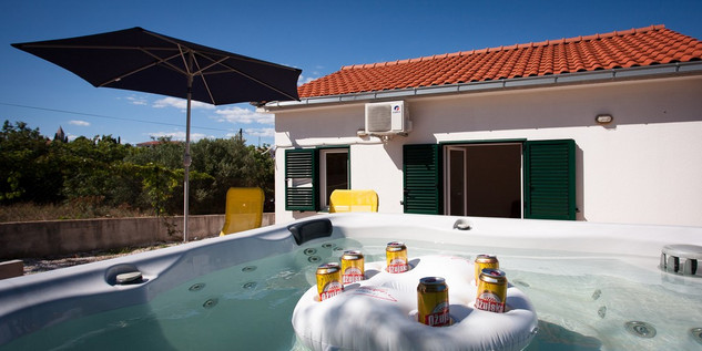 Large Holiday House with Pool and Outdoor Jacuzzi in Slatine near Trogir
