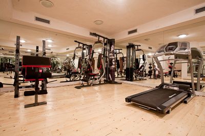 Exclusive Mansion with Large Pool, Wellness, and Entertainment Facilities
