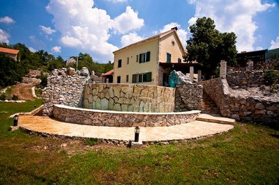 Exclusive Mansion with Large Pool, Wellness, and Entertainment Facilities