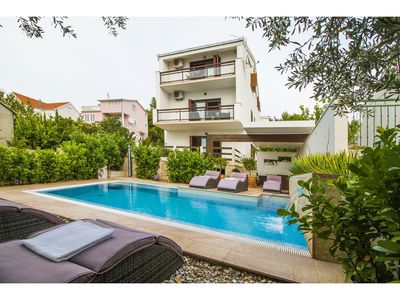 Stylish 6 Bedrrom Sea View Villa with Pool near Trogir