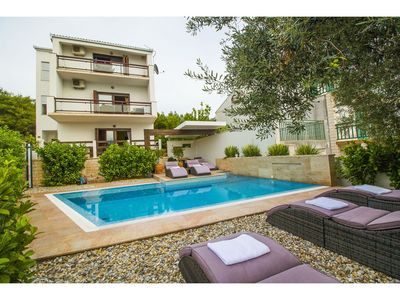 Stylish 6 Bedrrom Sea View Villa with Pool near Trogir