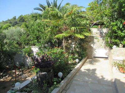 Charming Seafront Holiday House near Sumartin 