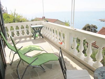 Charming Seafront Holiday House near Sumartin 