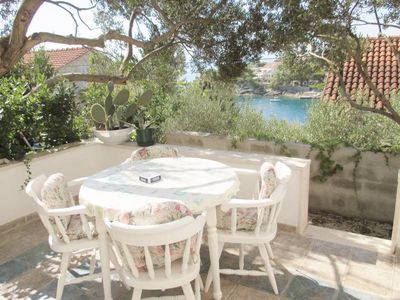 Charming Seafront Holiday House near Sumartin 