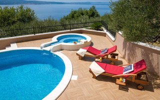 Elegant Villa with Luxury Facilities and Equipment in Omis Riviera