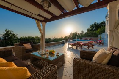 Elegant Villa with Luxury Facilities and Equipment in Omis Riviera