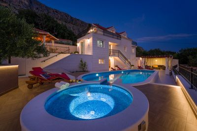 Elegant Villa with Luxury Facilities and Equipment in Omis Riviera
